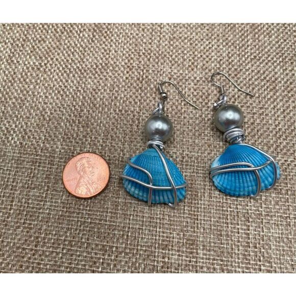 Bundle of Earrings Four Pair of Blue Colored Assorted Styles - Picture 10 of 12